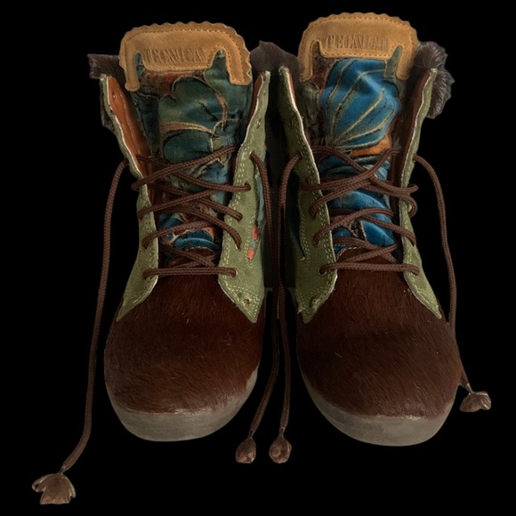 HOST PICK!! Tecnica 100% real fur Italian boots - Picture 4 of 10